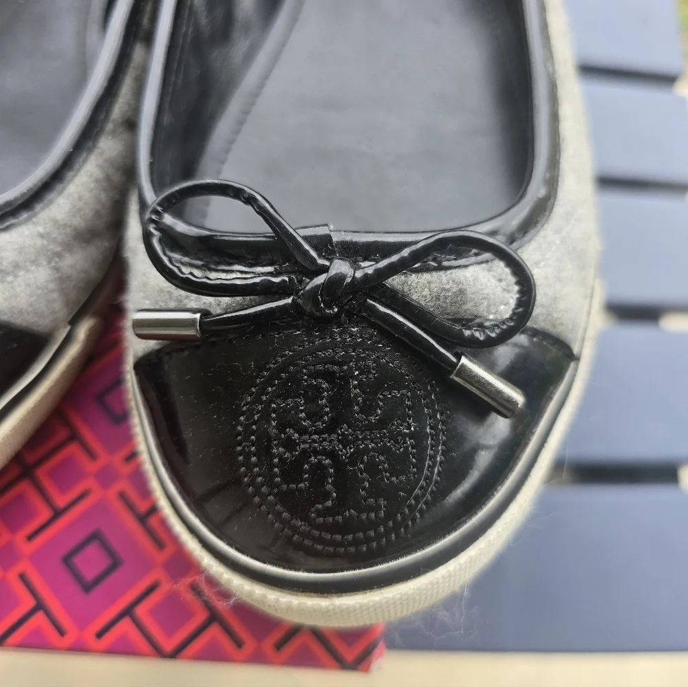 Tory Burch Ballet Flats Size 8.5M Skylar Gray Felt Black Patent Leather Luxury